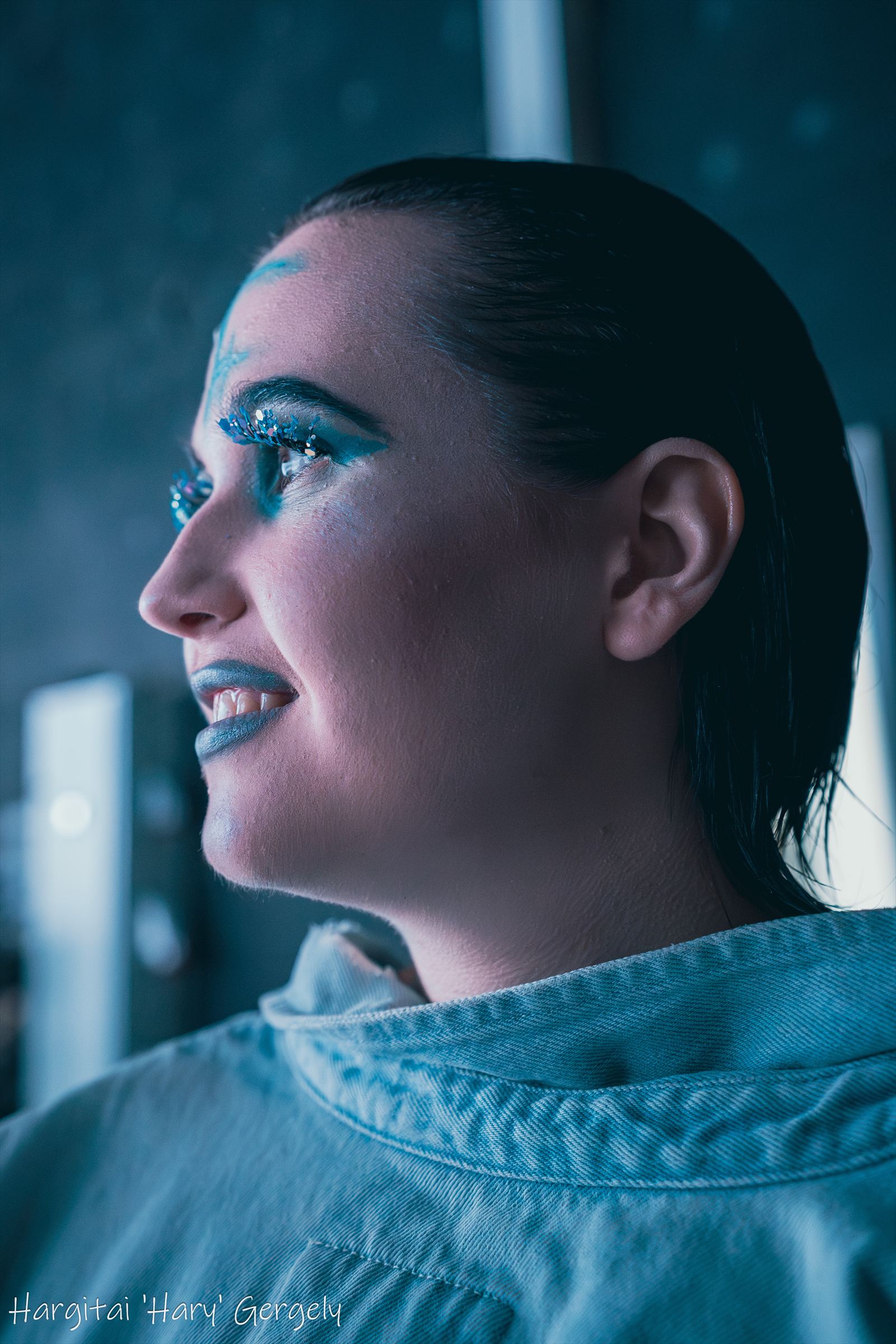 Lume, the ship AI, in blue make-up